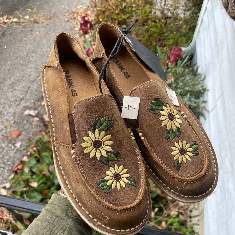 Leather sunflowers loafers
